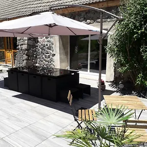 https://mas-du-cresponnet.hotels-rhonealpes.com